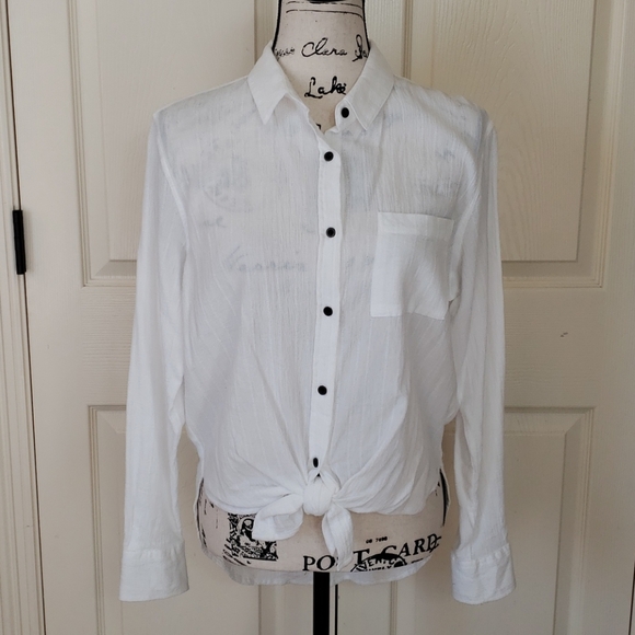 Universal Thread Tops - UT Long-sleeve Tie-Front Button-down NWOT